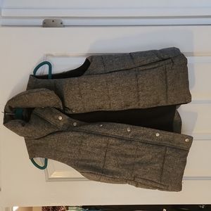 Dark grey puff vest Size large old navy